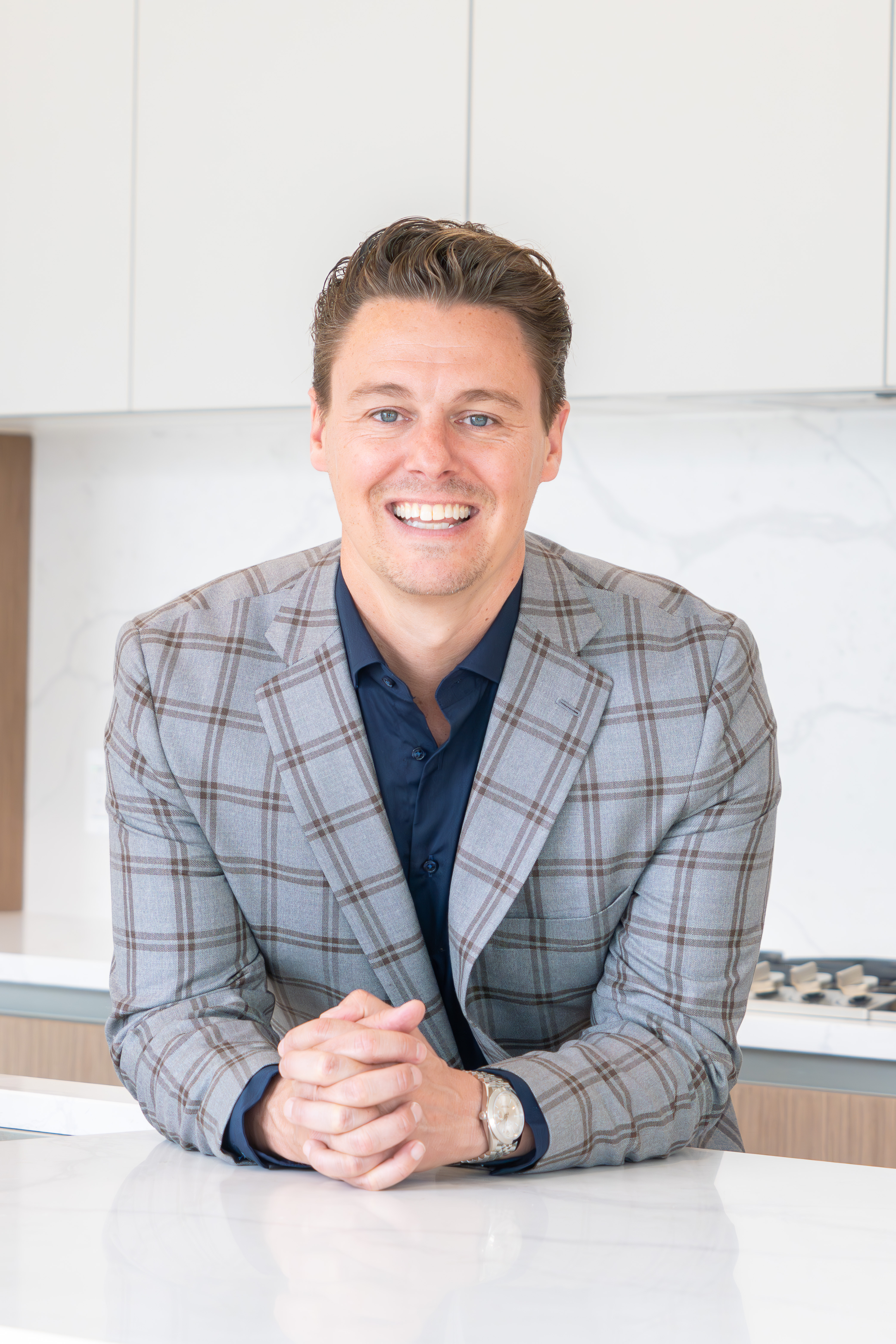 Olin Eargle - top Chicago LGBTQ+ real estate agent in plaid blazer